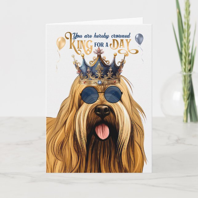 Cartão Briard Dog King para um dia de aniversário engraça (Frente)