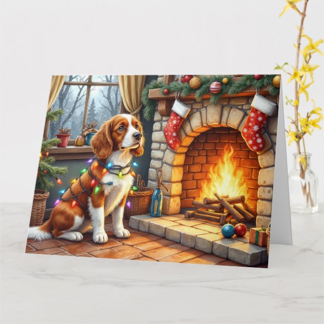Cartão Brittany Spaniel Fireplace with Christmas Lights (Flor Amarela)