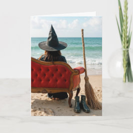 Cartão Bruxa de Halloween Sentada em um sofá de praia
