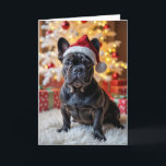 Cartão Buldogue Francês de Natal Com Papai Noel<br><div class="desc">Um buldogue francês vestindo um chapéu de Papai Noel sentado em um tapete liso em frente a uma árvore de Natal decorada Texto pode ser mudado.</div>