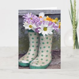 Cartão Buquê de margarida de aniversário em botas