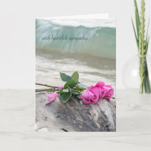 Cartão buquê rosa-de-compaixão sobre madeira derivada