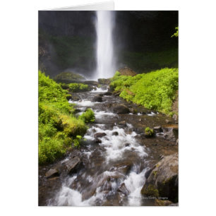 Cartão Cachoeira e rio borrados