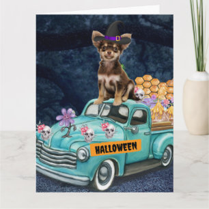 Cartão Cachorro Chihuahua no Caminhão de Halloween Noite 