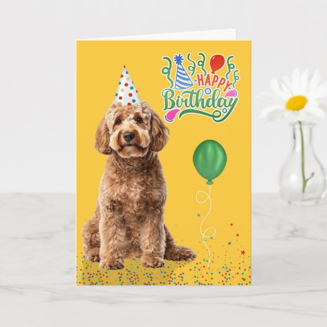 Cartão Cachorro Goldendoodle com Chapéu de Festa em Anive (Planta pequena)