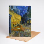 Cartão Cafe Terrace à Noite | Vincent Van Gogh<br><div class="desc">Café Terrace na Night (1888),  do artista poste-impressionista holandês Vincent Van Gogh. A pintura original de arte é um óleo na canvas que representa uma cena noturna estrelada em frente a um café francês em Arles. Use as ferramentas de design para adicionar texto personalizado ou personalizar a imagem.</div>