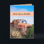 Cartão Caminhão alaranjado 89A do 89th vintage feliz<br><div class="desc">89 ou QUALQUER ANOS. Este cartão com seu caminhão do vintage em um campo é uma maneira do divertimento de desejar a uma cara muito especial um o feliz aniversario. Todo o texto é customizável. Um divertimento e um cartão um--um-amável! Para ver mais de meus cartões de aniversário, para datilografar...</div>