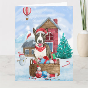 Cartão Cão Bull Terrier na Casa de Natal na Neve