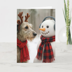 Cartão Cão Lobo Irlandês de Natal olhando para um boneco 