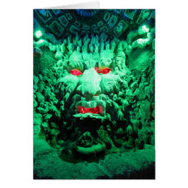 Cartão Cara Assustadora Mascarada na Rocha