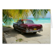 Carro antigo na praia de Cuba