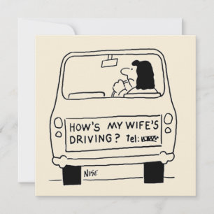 Cartão Cartoon divertido da esposa dirigindo um carro