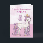 Cartão Cavalo cor-de-rosa aniversário conhecido feito sob<br><div class="desc">Um pônei cor-de-rosa doce apenas como sua neta prancing com o número cinco! O ouro que olha detalhes é tecido em suas juba e cauda. Cartão perfeito para desejar a sua neta seu 5o aniversário! Personalize este cartão com você o nome da neta (Ouro rendido Digital que olha a cor)...</div>