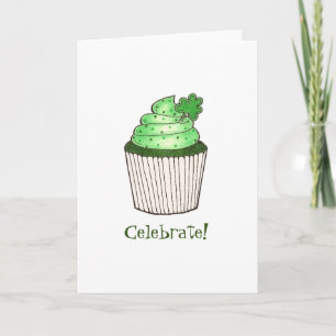 Cartão Celebrar a Rua doce do Cupcake Shamrock. Dia de Pa