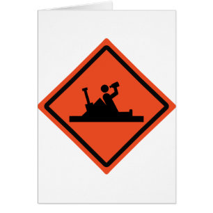 Cartão cerveja engraçada do roadwork adiante