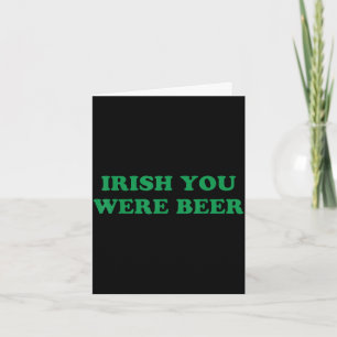 Cartão Cerveja irlandesa trevos engraçados selo dia de sã