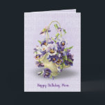 Cartão cesta de pansy no olho para o aniversário de mães<br><div class="desc">Cesta de pansos roxos sobre fundo de lavanda e padrão de ilhotas brancas para Mãe de aniversário</div>