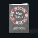 Cartão Chalkboard Mãe e Pai Feliz Natal<br><div class="desc">Feliz Natal para a mãe e o pai com um padrão rústico de quadro de chalkboard e coroa de neve com poinsetos.</div>