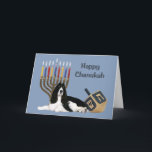Cartão Chanukah Menorah Dre, espanhol inglês<br><div class="desc">Lembrar a família e os amigos durante a temporada de Chanukah é uma maneira maravilhosa de manter contato com as pessoas que você ama e se importa. Criei com amor e cuidado estes cartões Chanukah para cães e tenho a certeza de que qualquer pessoa que ame cães ficará encantada em...</div>