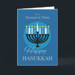 Cartão Cliente comercial Hanukkah Menorah no Azul Escuro<br><div class="desc">Envie saudações especiais a seus clientes comerciais tesouros em Hanukkah com este cartão bonito. Uma menorah está acesa com velas de aparência texturizadas. O fundo azul ativa a imagem central.</div>