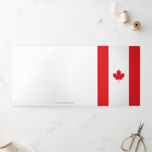 Cartão Com Dobra Tripla Bandeira do Canadá (Fora)
