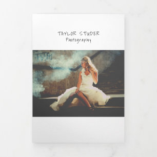 Cartão Com Dobra Tripla Folheto de Fotógrafo Branco Simples Preto