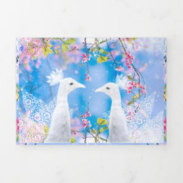 Cartão Com Dobra Tripla Pavão branco e sakura florescente / Amor romântico
