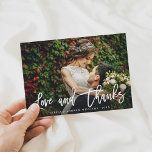 Cartão com fotos Chic Script Obrigado<br><div class="desc">Cartões de agradecimentos de Script de Amor Branco Moderno e Obrigados com Mensagem de Texto Personalizada no Verso. Perfeito para casamentos,  aniversários,  graduações e outros eventos.</div>