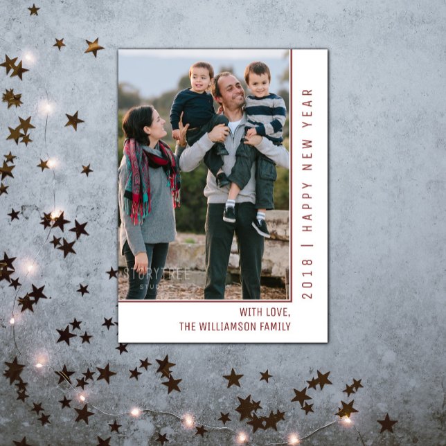 Cartão com fotos de Ano Novo de Linha Simples | Bo (Simple Line New Years Photo Card - Burgundy)