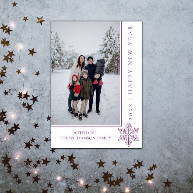 Cartão com fotos de Ano Novo em Floco de Neve Mode (Modern Snowflake New Years Photo Card - Magenta)