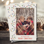 Cartão com fotos de caneta clara de Natal<br><div class="desc">Uma fileira de luzes vermelhas, verdes, amarelas e azuis das árvores de Natal e sua foto favorita com seus nomes e saudações em letras quentes são uma bela maneira de enviar alegria de férias. Use QUALQUER fonte e cor da fonte. **ADICIONE mais fotos ou detalhes na parte traseira. Selecione Matte...</div>