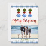 Cartão com fotos de Férias<br><div class="desc">Modelo Editável da Xadrez Cartão com fotos da Família Ginger Preppy Ginger  Azul de Natal Branco. Design apresenta um adorável topiário de madeira de boxe Chinoiserie e fronteira de gingham Use este modelo de cartão de Natal para as férias!</div>