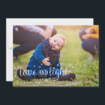 Cartão com fotos de Férias das Estrelas de Amor e<br><div class="desc">Na moda e amor fofo e estrelas de Natal ou Cartão com fotos de Natal Hanukkah é perfeito para todos os seus amigos e família nesta temporada de festas. Personalize o texto com seu nome de família e o ano e troque a foto por uma foto de seus filhos, animais...</div>