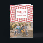 Cartão com fotos de Férias Red Modern Triangs<br><div class="desc">Cartão de saudação de fotos de feriado de na moda e moderno moderno moderno moderno com um simples plano de triângulo geométrico em vermelho e branco. Este cartão com fotos elegante e moderno pode ser facilmente personalizado com a sua própria foto de família e com saudações de Natal personalizadas. Localize...</div>