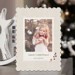 Cartão com fotos de Natal Rustic Burlap<br><div class="desc">Cartão com fotos de Natal de burlap canvas com ramificação vermelha de inverno e xadrez vermelha no verso.</div>