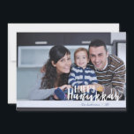 Cartão com fotos feliz do feriado da estrela de<br><div class="desc">O cartão com fotos feliz à moda e bonito do feriado da estrela de David de Hanukkah é perfeito para todos seus amigos e família esta época natalícia. Personalize o texto com seu nome de família e o ano e troque para fora a imagem para uma foto de seus miúdos,...</div>