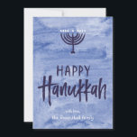 Cartão com fotos liso de Menorah Hanukkah da<br><div class="desc">Uma lavagem do azul aquoso serve como um contexto subtil para uma ilustração textured do menorah e um texto feliz manchado de tinta, mão-indicado por letras de Hanukkah. Não esqueça personalizar este cartão do feriado da dois-foto com seus próprios fotos e texto conhecido. Adicione seu próprio toque especial com "personalizam-no"...</div>