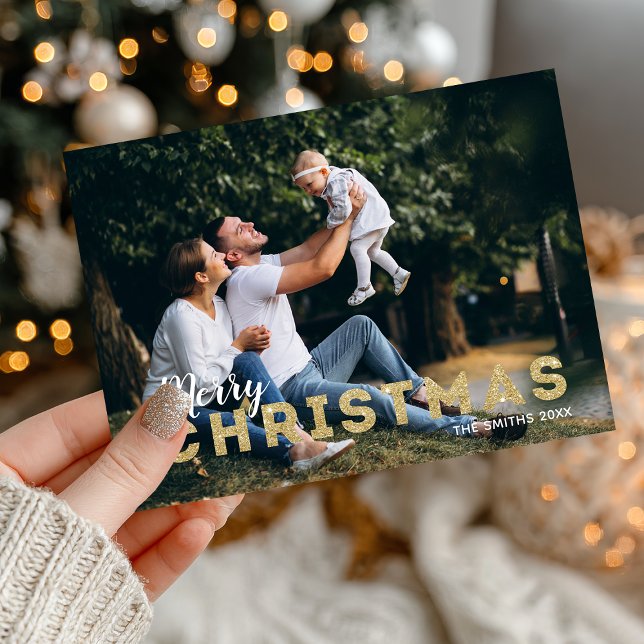 Cartão com fotos magnético do ouro e do Natal do (Send your holiday greetings with this personalized family Christmas card with gold glitter.)
