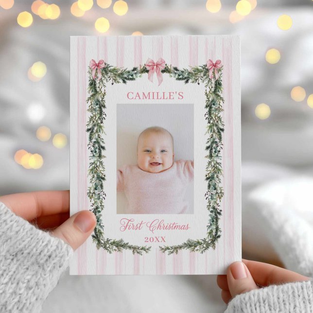 Cartão com fotos Rosa Primeiro Natal (Pink Bow Girl First Christmas Photo Card)
