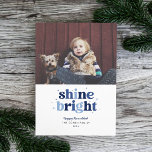 Cartão com fotos Shine Bright Hanukkah Azul<br><div class="desc">Esta divertida placa Hanukkah apresenta as palavras brilhando em letras multicoloridas com espaço para uma foto de solteiro. A parte de trás tem um padrão de stripe correspondente.</div>