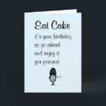 Cartão Coma Bolo, Um Poema De Aniversário Feliz E Engraça<br><div class="desc">Um cartão de aniversário engraçado, com um poema ruim e ilustração, sobre comer bolo de aniversário. O poema alude à infame frase, atribuída a Maria Antonieta durante a Revolução Francesa, "deixe-os comer bolo". Nossa personagem, tillie, está vestindo uma peruca de joias altas e segurando um pedaço de bolo de aniversário...</div>