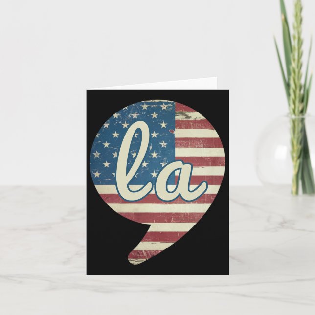 Cartão Comma La Kamala Harris American Flag Comma + La (Frente)