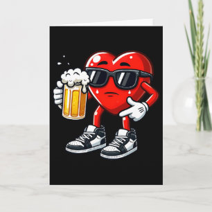 Cartão Coração Vermelho Segurando Caneca de Cerveja Dia d
