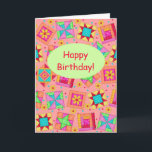 Cartão Coral Orange Patchwork Quilart Feliz Aniversário<br><div class="desc">Diga "Feliz Aniversário" para um amante de colcha ou colcha com este cartão de saudação colorido totalmente personalizável. Adicione suas próprias palavras e nomes. As palavras de sentimento dentro do cartão podem ser personalizadas para suas próprias palavras. Esta arte original de colcha faz uma nota de cor vibrante ou um...</div>