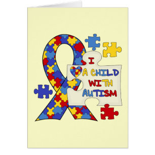 Cartão Criança com a fita da consciência do autismo
