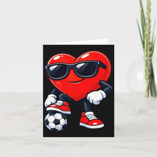 Cartão Cute Heart Playing Soccer Valentines Day Soccer Bo (Frente)