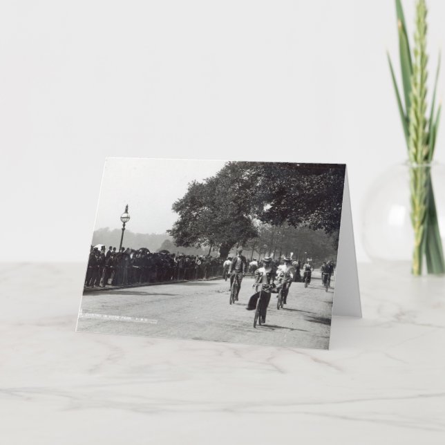 Cartão Dando um ciclo em Hyde Park, c.1910 (Frente)