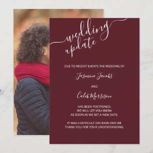 Cartão de Adiamento de Foto Casamento Burgundy Atu