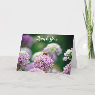 Cartão De Agradecimento Abelhas felizes com Flor de Allium Roxo