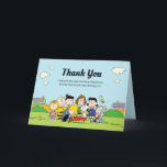 Cartão De Agradecimento Amendoins | Charlie Brown e Gang Birthday<br><div class="desc">Expresse sua gratidão com os amendoins Charlie Brown e Gang Birthday Cartões de agradecimentos! Apresentando Charlie Brown, Snoopy, Lucy, Linus e o resto da gangue dos amendoins, esta carta encantadora é a maneira perfeita de obrigado seus convidados por celebrar seu dia especial. O design vibrante captura o encanto nostálgico da...</div>